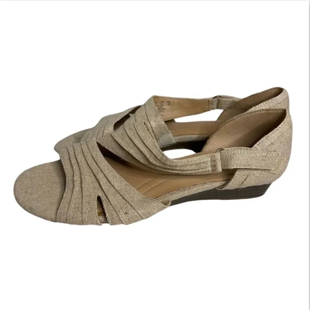 Naturalizer Jane comfort flats Shoes open toe sandal gold tan Fabric Upper 8.5W